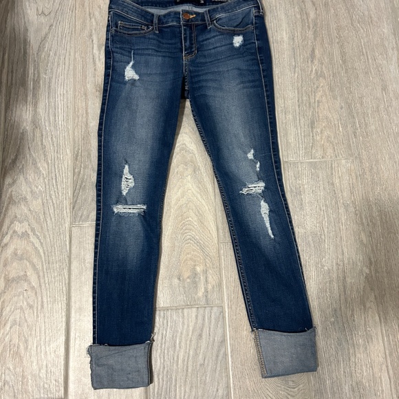 Hollister Pants - LIKE NEW! Women's Hollister Low Rise Super Skinny Crop Jeans - 5/27